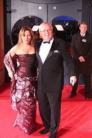 Gastgeber Ulrich Scheele erwartete die Gäste am Roten Teppich (Foto: Martin Schmitz)